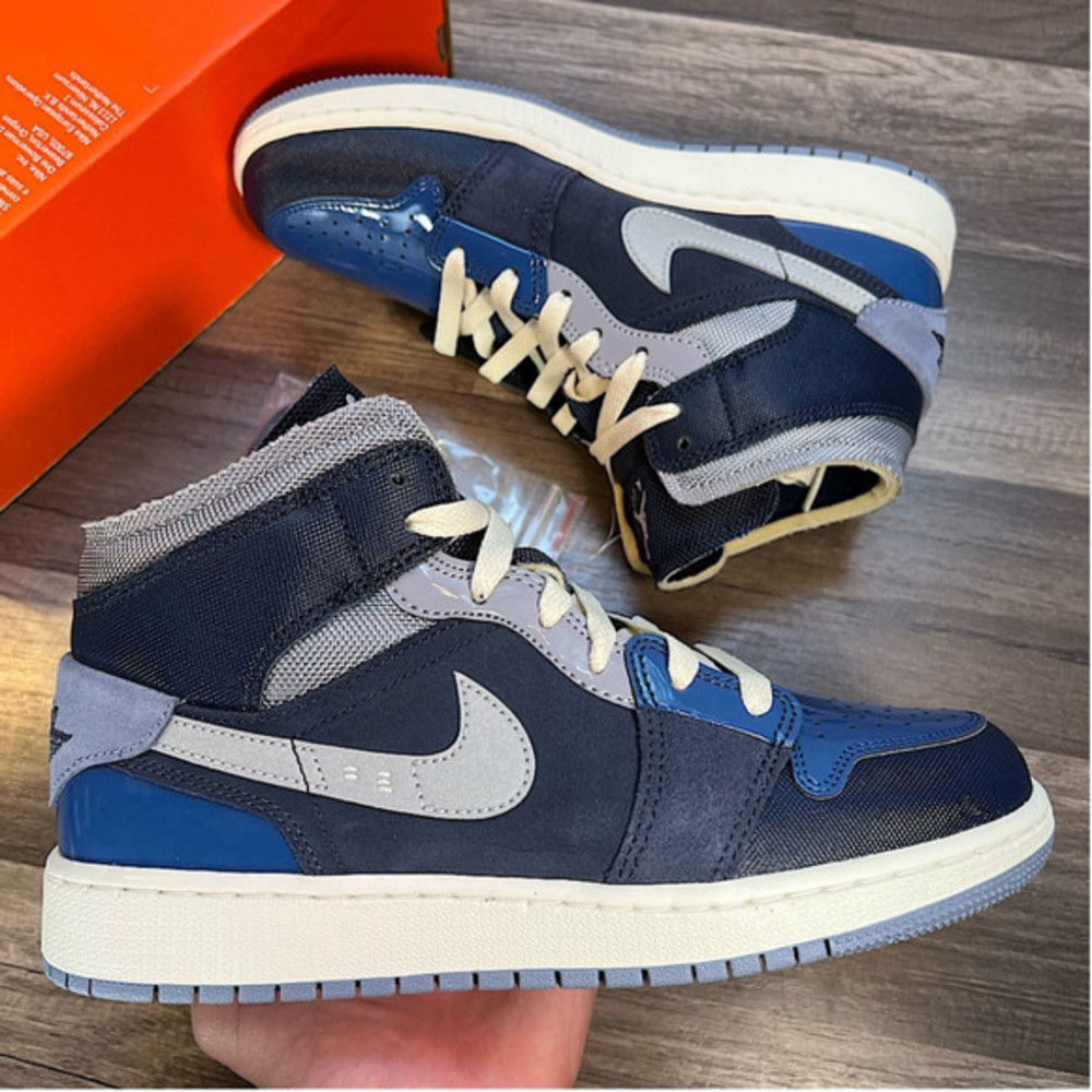 Air Jordan 1 Mid SE Craft